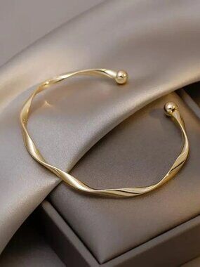 “Anya” Minimalist Twist Open Adjustable Gold Neutral Fashion Simple Bracelet